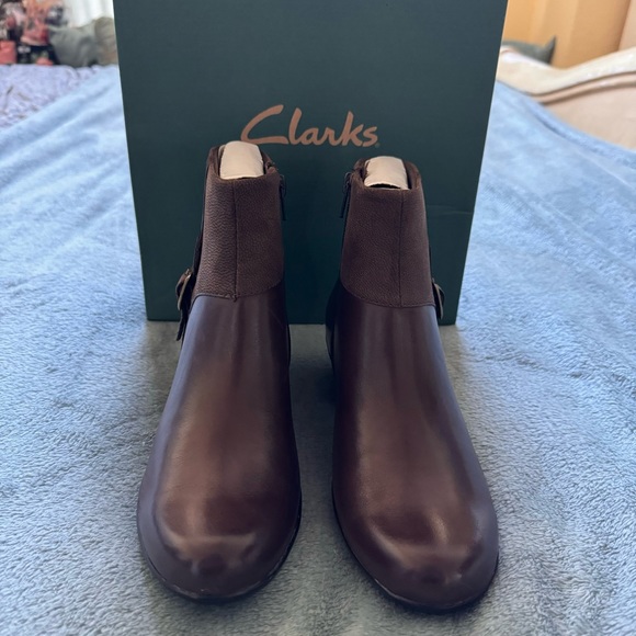 Clarks Booties NWT - New in Box Brown - Picture 3 of 3